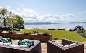 Jandals & Joy Lakefront Retreat