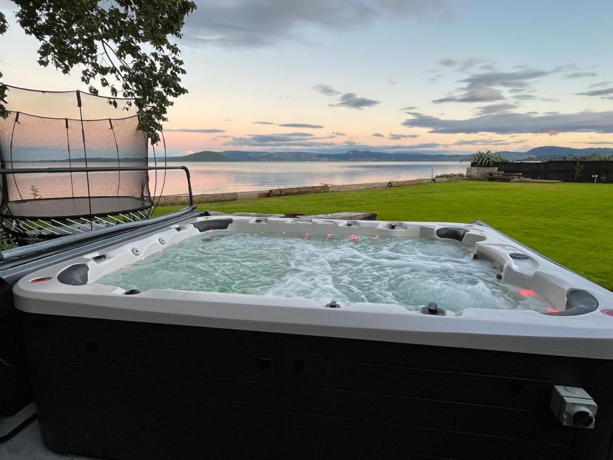 Jandals & Joy Lakefront Retreat Rotorua Exterior photo