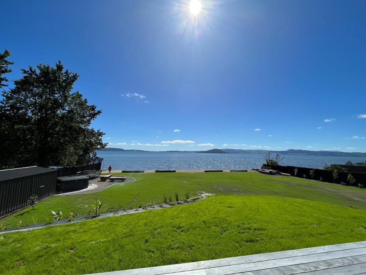 Jandals & Joy Lakefront Retreat Rotorua Exterior photo