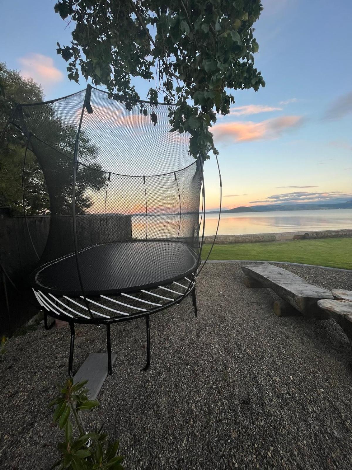 Jandals & Joy Lakefront Retreat Rotorua Exterior photo