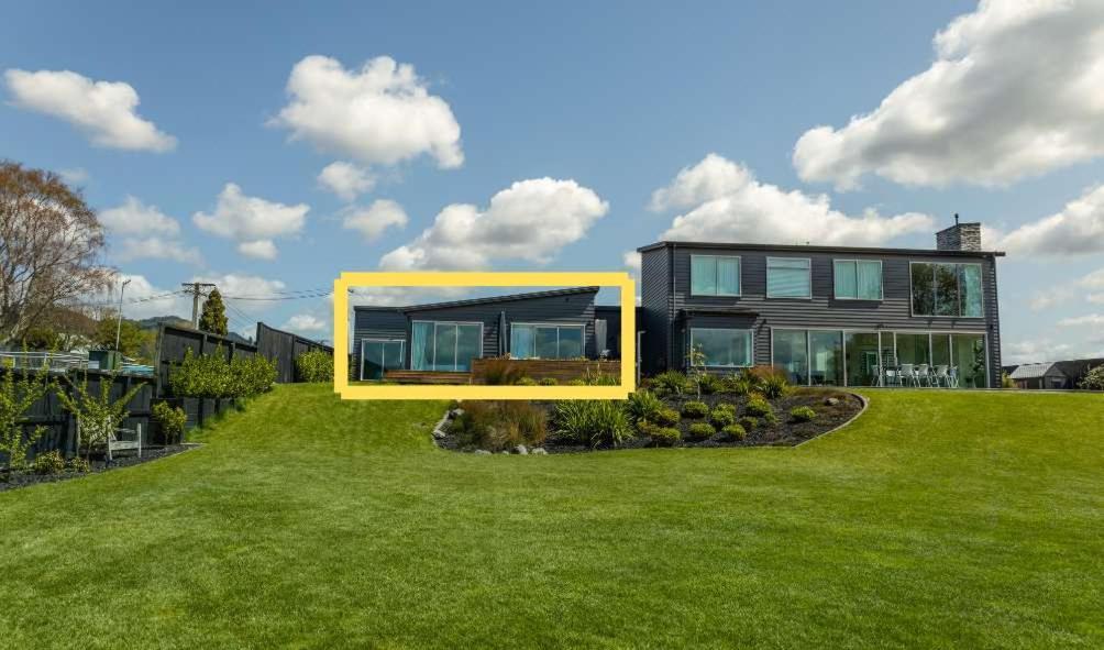 Jandals & Joy Lakefront Retreat Rotorua Exterior photo